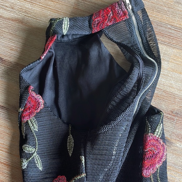 Charlotte Russe Rose Embroidered Halter Crop - Picture 7 of 10